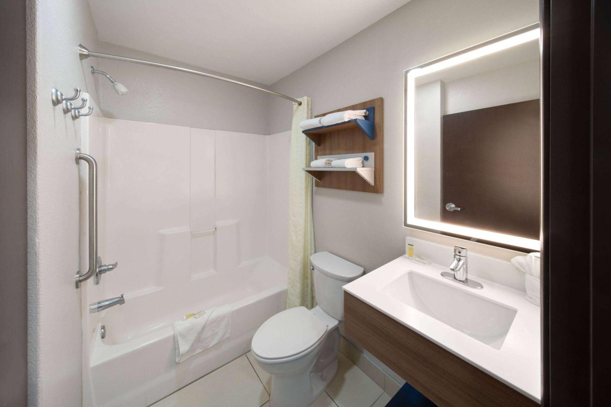 Microtel Inn & Suites By Wyndham Buda Austin South Экстерьер фото