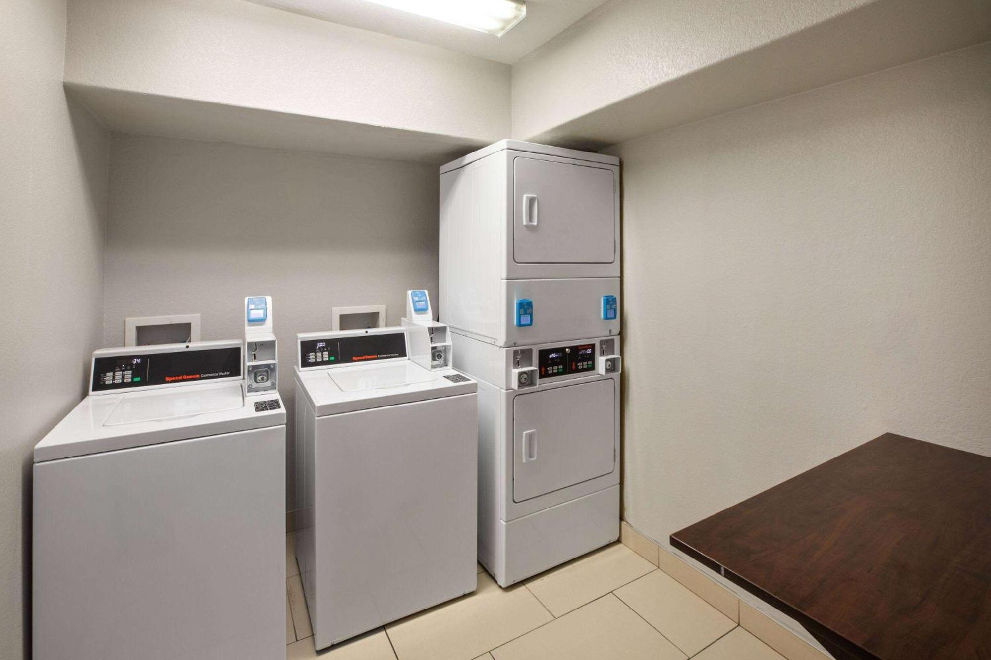 Microtel Inn & Suites By Wyndham Buda Austin South Экстерьер фото