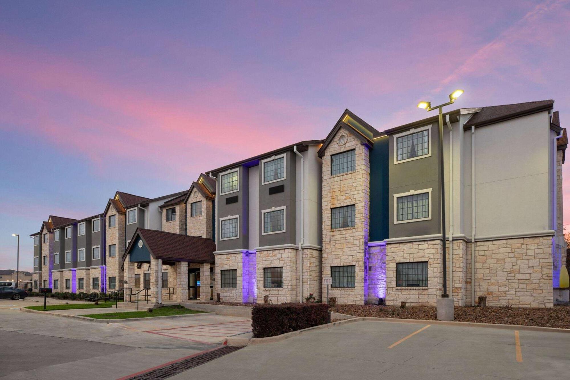 Microtel Inn & Suites By Wyndham Buda Austin South Экстерьер фото