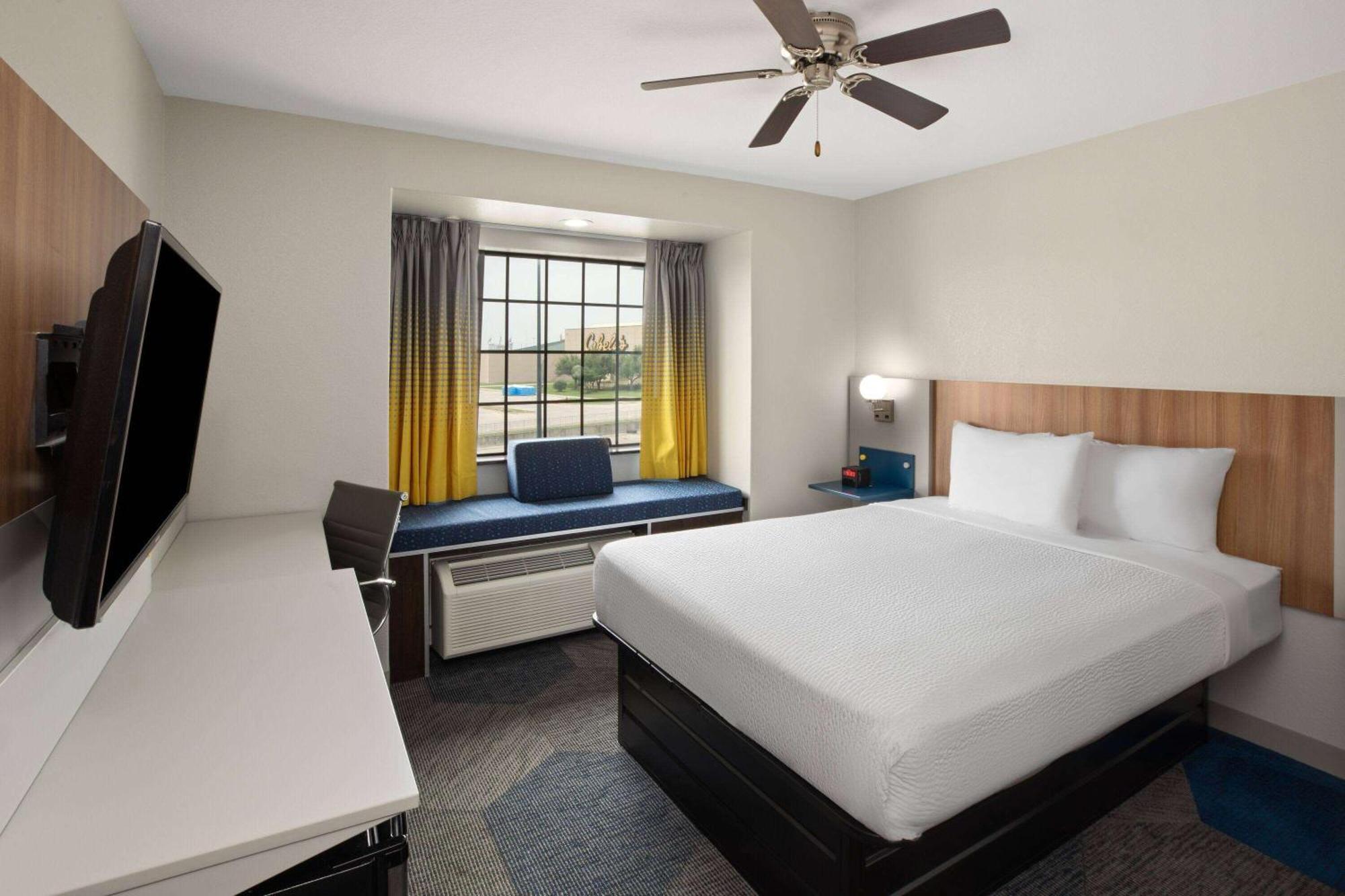 Microtel Inn & Suites By Wyndham Buda Austin South Экстерьер фото