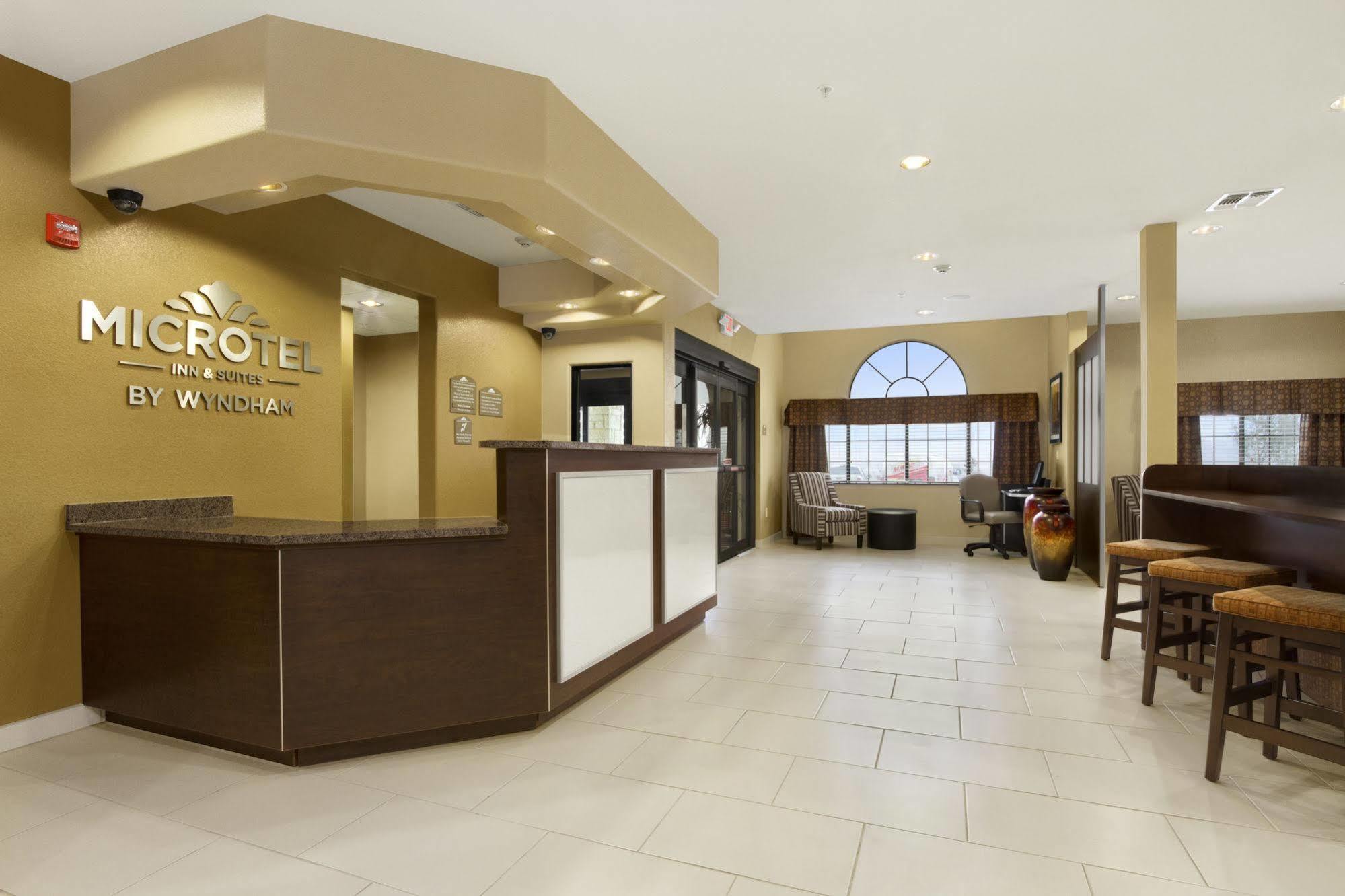 Microtel Inn & Suites By Wyndham Buda Austin South Экстерьер фото